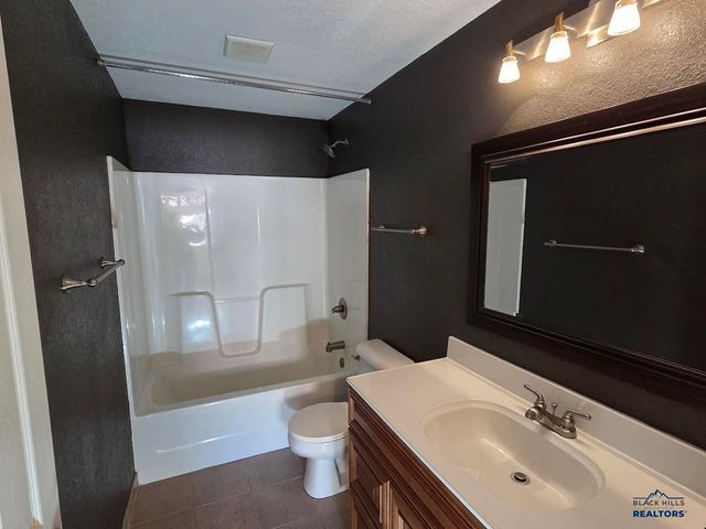 7912 STEAMBOAT RD, Summerset, SD 57769