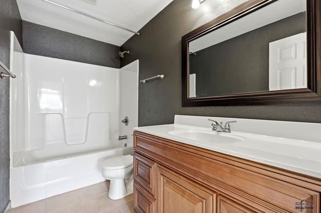 7912 STEAMBOAT RD, Summerset, SD 57769