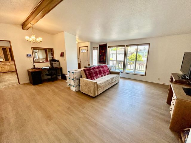 300 Winston Drive, Grants Pass, OR 97526