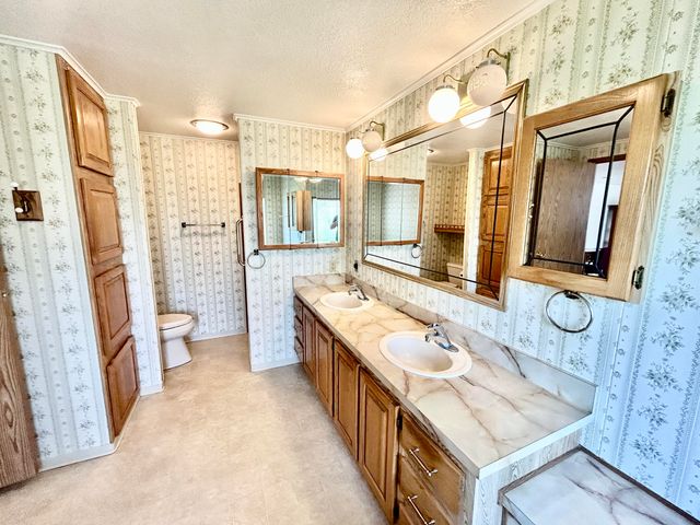 300 Winston Drive, Grants Pass, OR 97526