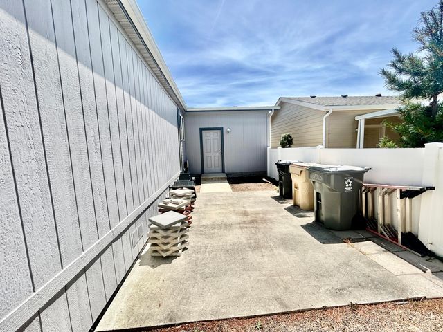 300 Winston Drive, Grants Pass, OR 97526