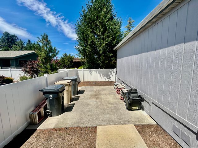 300 Winston Drive, Grants Pass, OR 97526