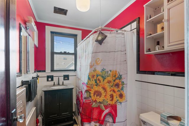 7526 166th Street, Fresh Meadows, NY 11366