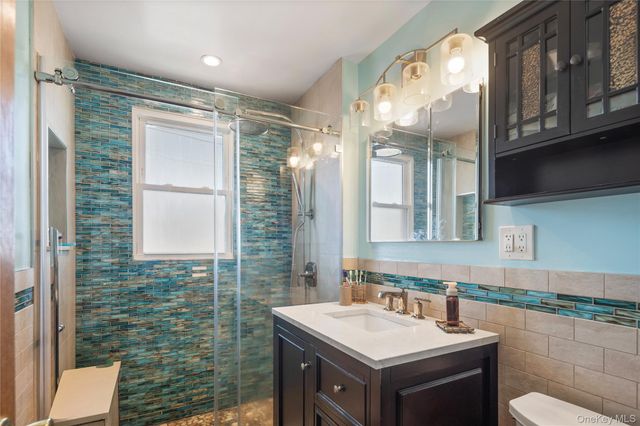 7526 166th Street, Fresh Meadows, NY 11366