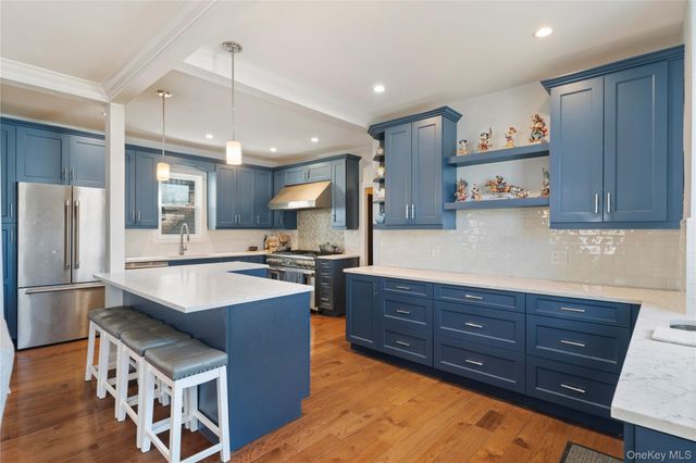 7526 166th Street, Fresh Meadows, NY 11366