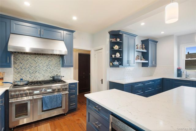 7526 166th Street, Fresh Meadows, NY 11366