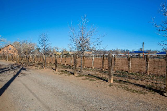 183 La Pasada De Anacleto, Corrales, NM 87048