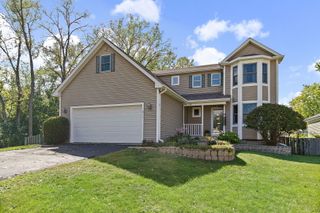 811 Carol Avenue, Mchenry, IL 60050