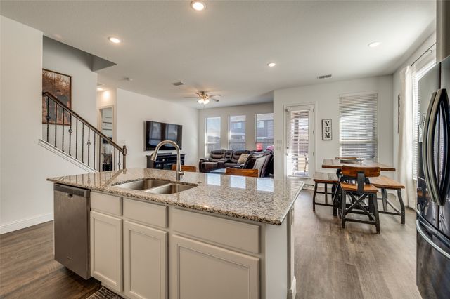 2604 Upland Trail Lane, Aubrey, TX 76227