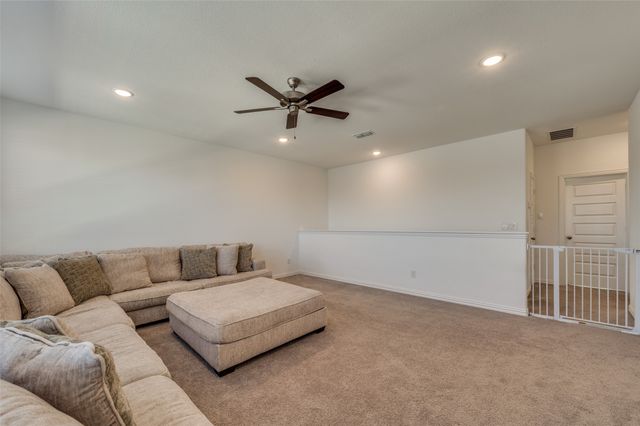 2604 Upland Trail Lane, Aubrey, TX 76227