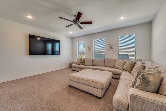 2604 Upland Trail Lane, Aubrey, TX 76227