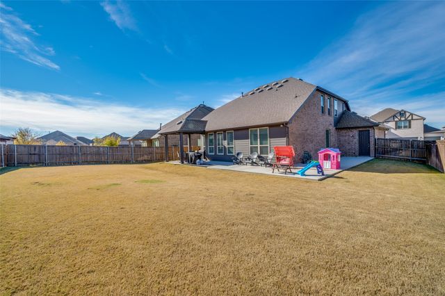 2604 Upland Trail Lane, Aubrey, TX 76227