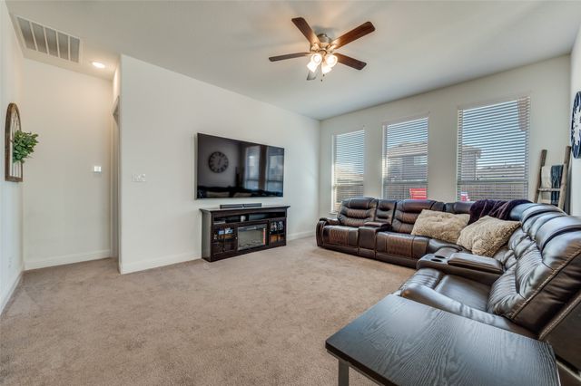 2604 Upland Trail Lane, Aubrey, TX 76227