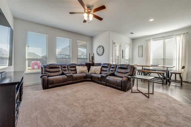 2604 Upland Trail Lane, Aubrey, TX 76227