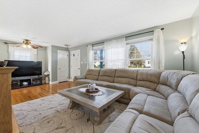 43 Houston Rd, West Springfield, MA 01089