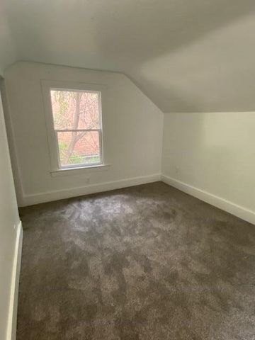 1360 Paris Avenue, Grand Rapids, MI 49505