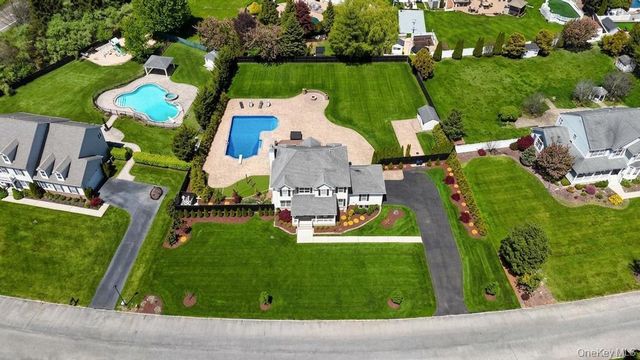25 Maidstone Lane, Wading River, NY 11792