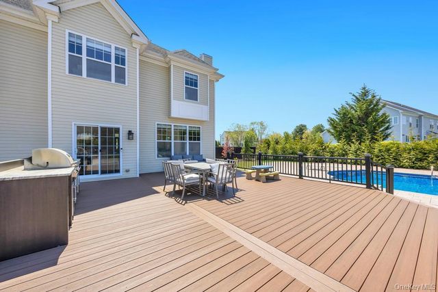 25 Maidstone Lane, Wading River, NY 11792