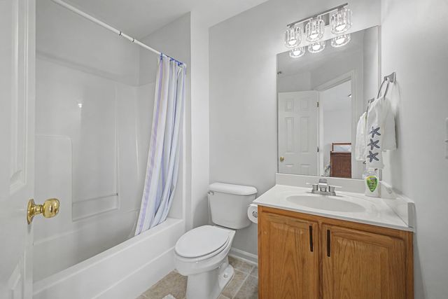 2221 Maple Grove Ln, Nashville, TN 37211