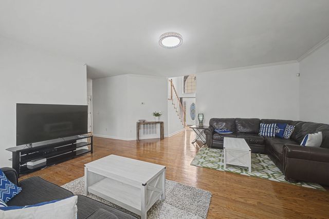 2221 Maple Grove Ln, Nashville, TN 37211