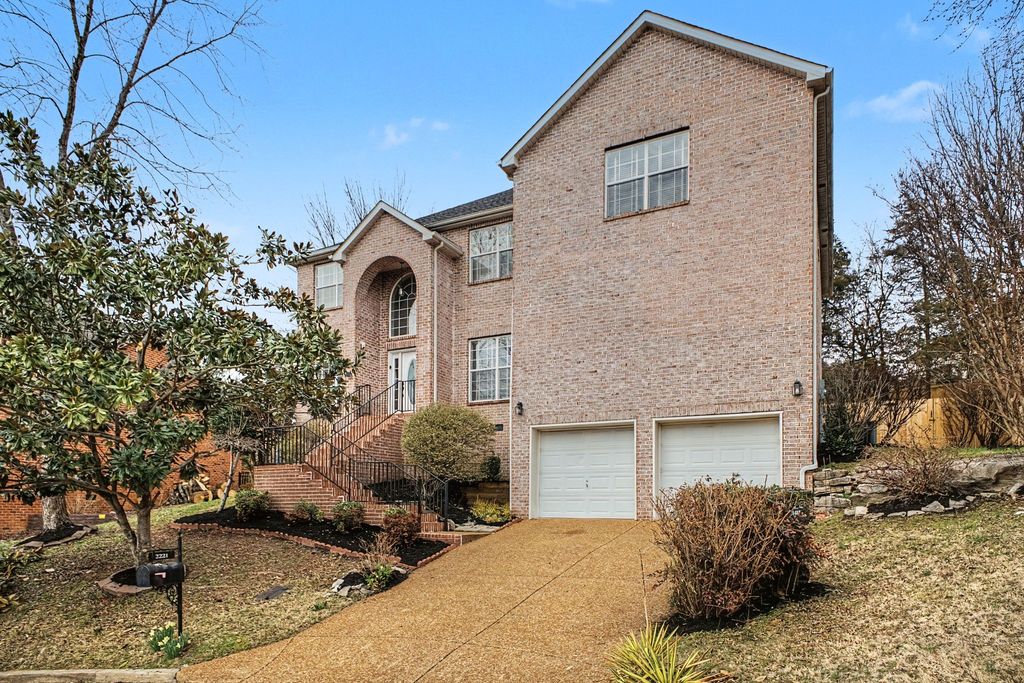 2221 Maple Grove Ln, Nashville, TN 37211