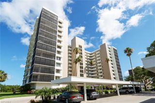 11 Bluebill AVE 103, Naples, FL 34103