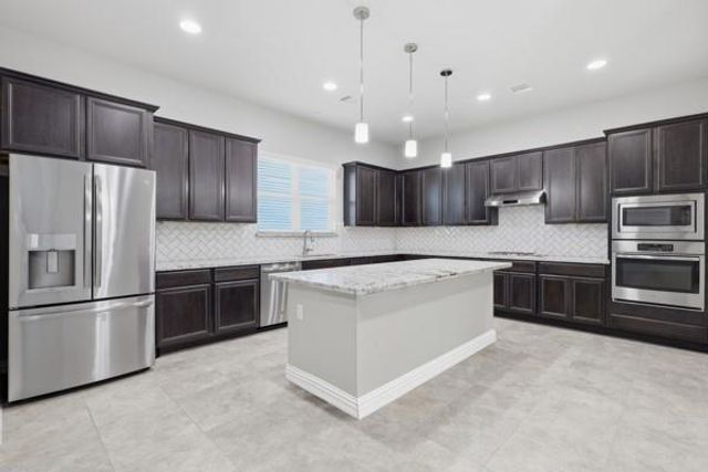 7915 Stratford Hall Drive, Rosharon, TX 77583