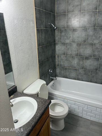 2687 W OCOTILLO Road, Phoenix, AZ 85017