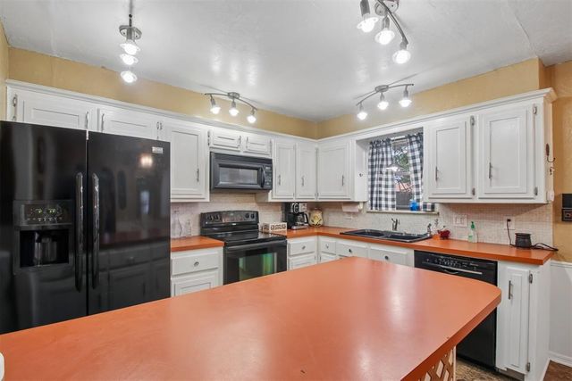 1209 NE 6th Street, Moore, OK 73160