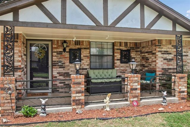 1209 NE 6th Street, Moore, OK 73160