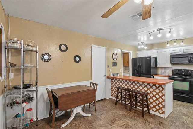 1209 NE 6th Street, Moore, OK 73160
