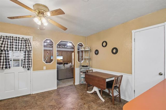 1209 NE 6th Street, Moore, OK 73160