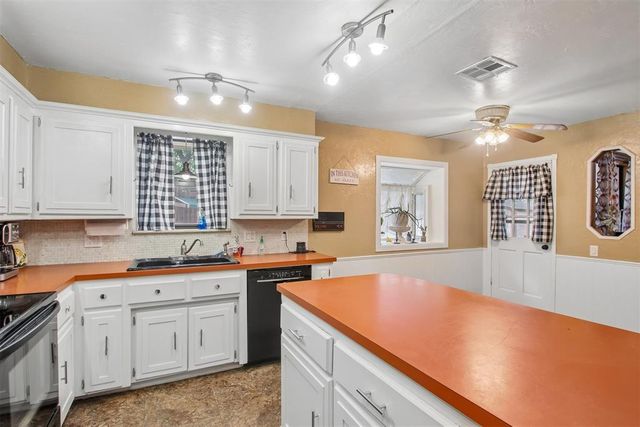 1209 NE 6th Street, Moore, OK 73160