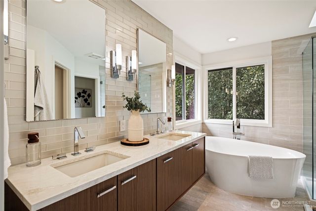 10530 NE 119th Place, Kirkland, WA 98034