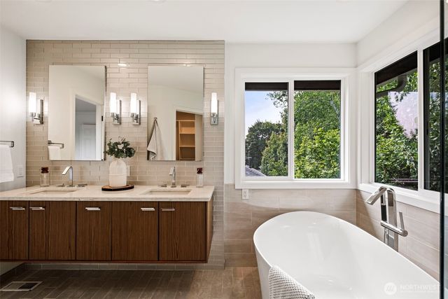 10530 NE 119th Place, Kirkland, WA 98034