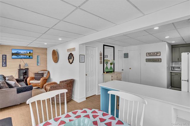 21 Cottage Road, Baiting Hollow, NY 11933