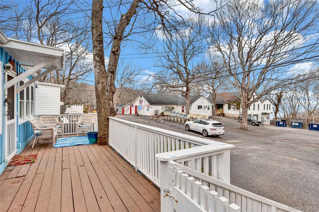 21 Cottage Road, Baiting Hollow, NY 11933