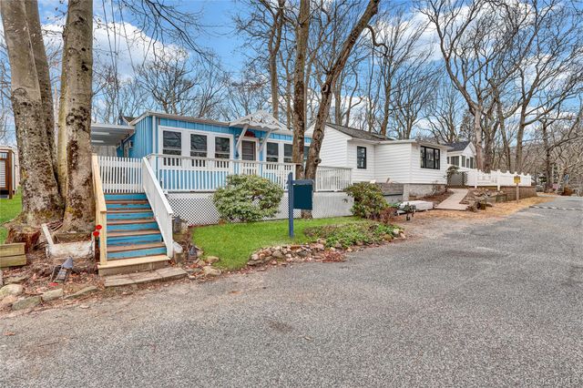 21 Cottage Road, Baiting Hollow, NY 11933