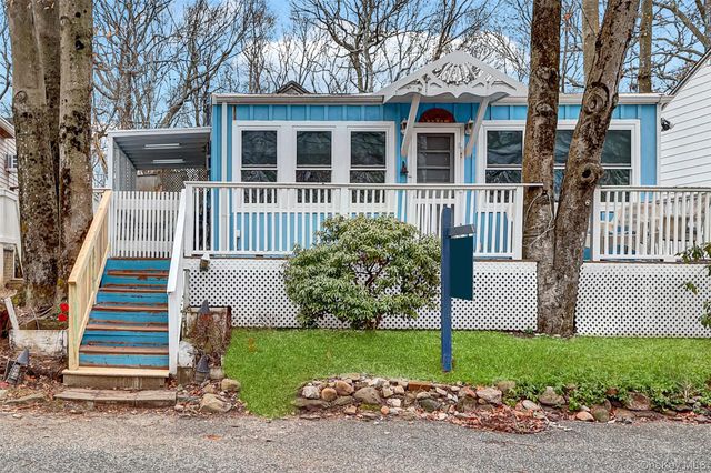 21 Cottage Road, Baiting Hollow, NY 11933