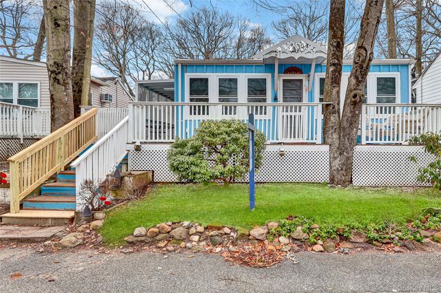 21 Cottage Road, Baiting Hollow, NY 11933