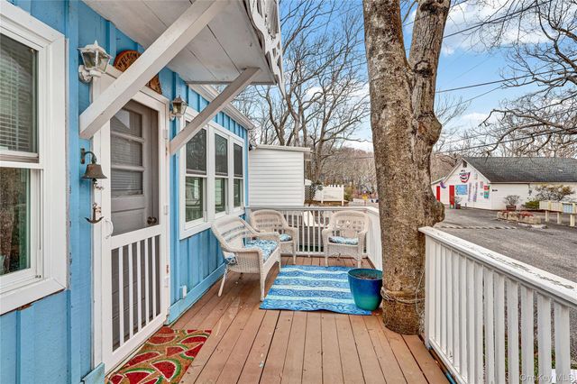 21 Cottage Road, Baiting Hollow, NY 11933