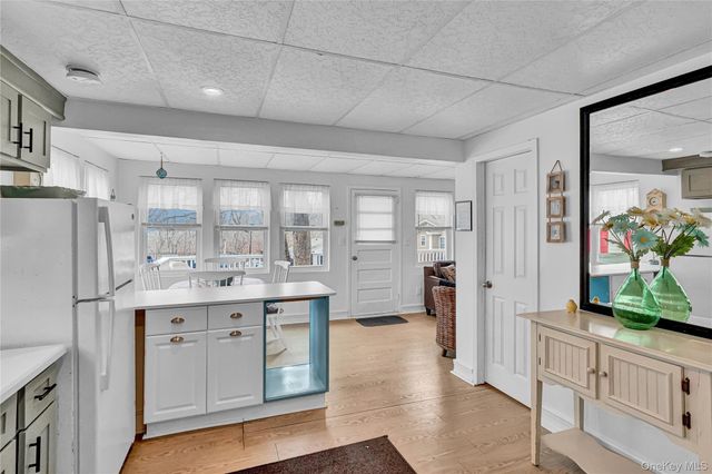 21 Cottage Road, Baiting Hollow, NY 11933