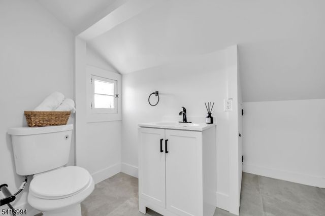 52 Thomas St, High Bridge Boro, NJ 08829