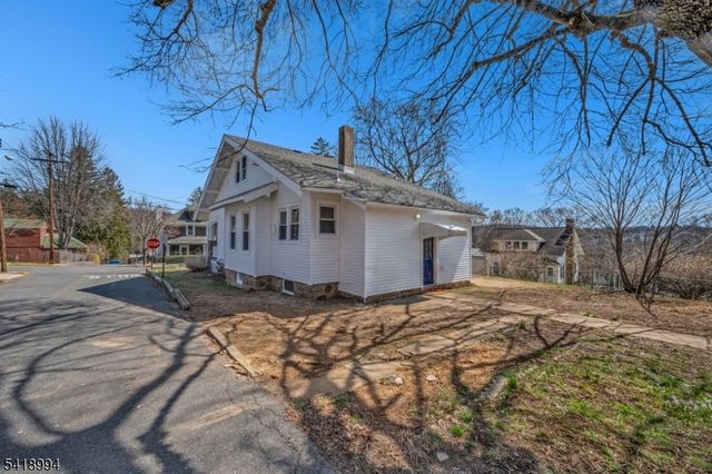 52 Thomas St, High Bridge Boro, NJ 08829