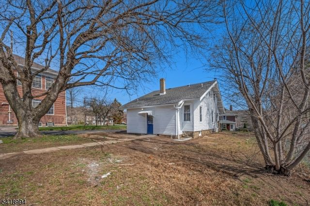 52 Thomas St, High Bridge Boro, NJ 08829