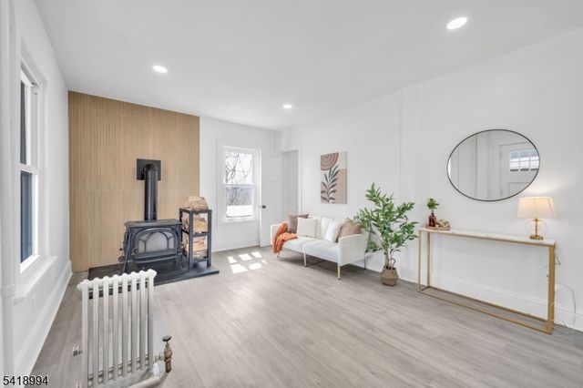 52 Thomas St, High Bridge Boro, NJ 08829