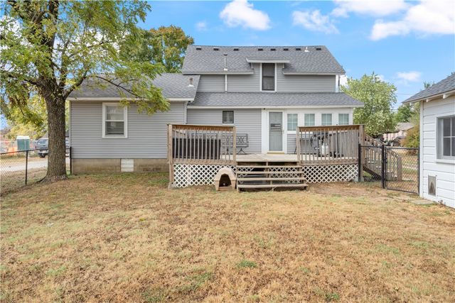 1521 S 4th Street, Rogers, AR 72756