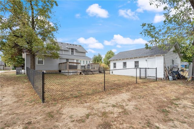 1521 S 4th Street, Rogers, AR 72756