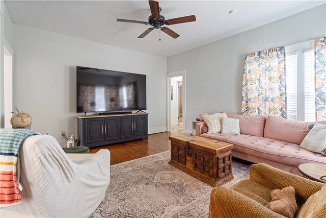 1521 S 4th Street, Rogers, AR 72756