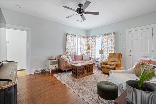 1521 S 4th Street, Rogers, AR 72756
